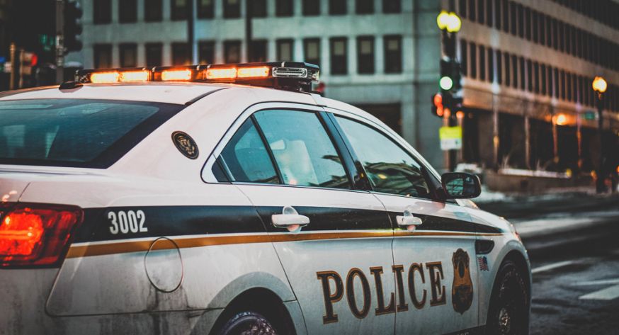 Politie verwijdert tatoeages met Photoshop waardoor verdachte lijkt op dader