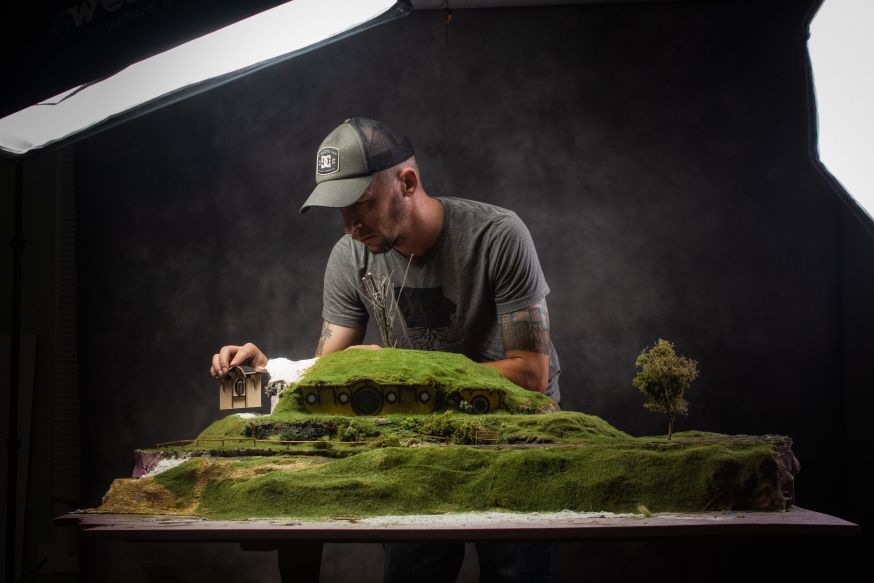Fotograaf maakt Lord of the Rings foto's na op een tafelblad
